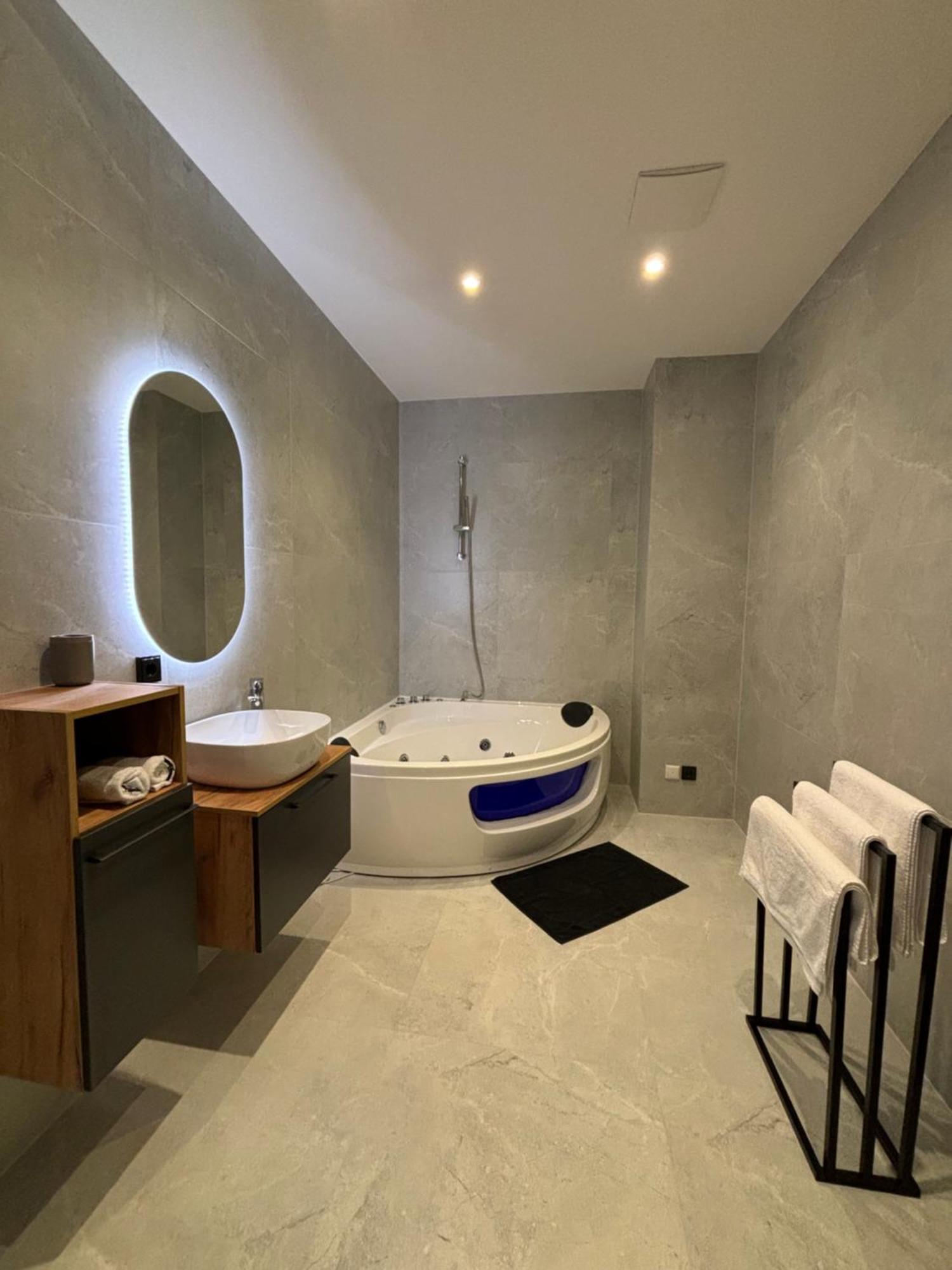 Luxus Apartment Mit Whirlpool In 킬 외부 사진